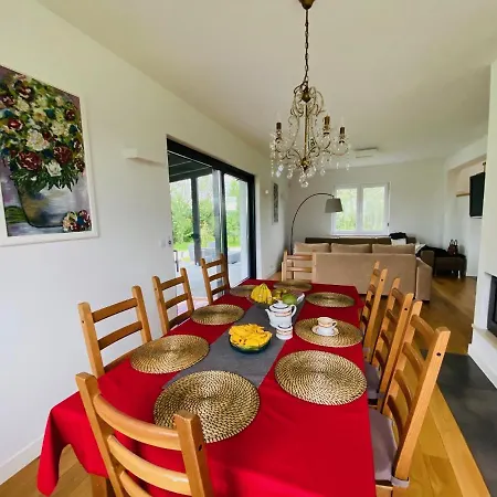 Bialy Dom Nad Jeziorem Rajgrodzkim Casa de Férias *